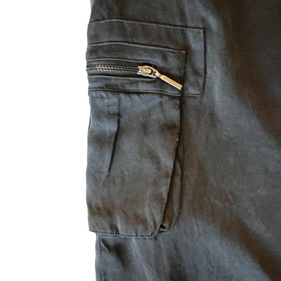 bebe silk cargo capris - Picture 2 of 10